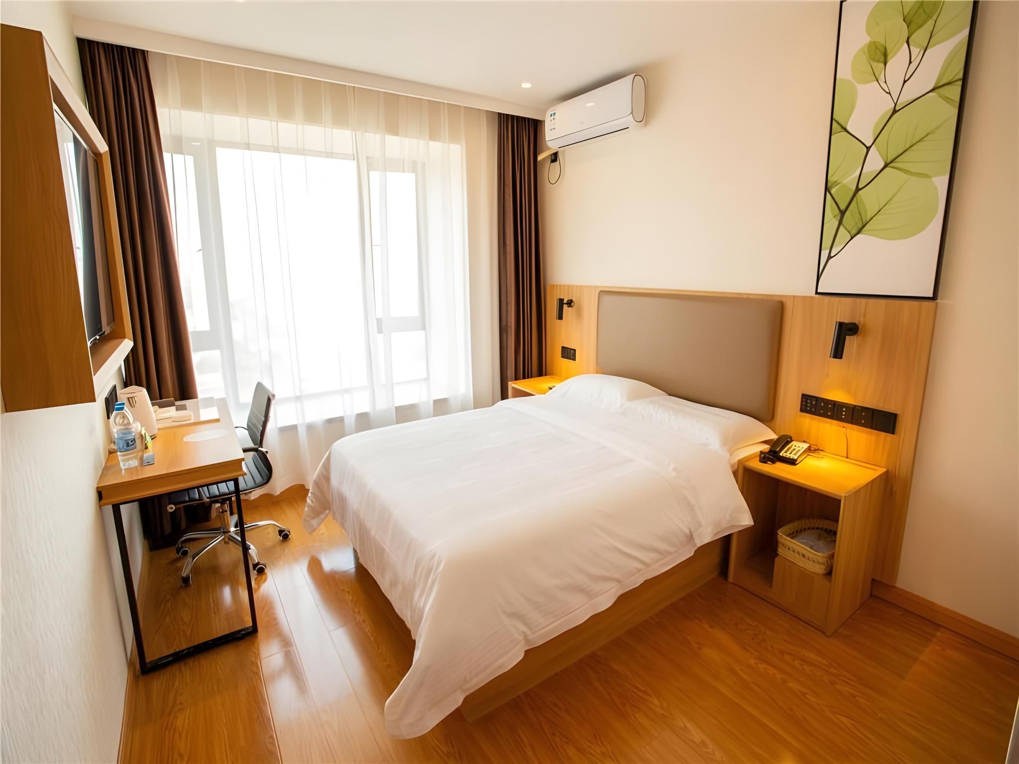 Hotel Queen Room