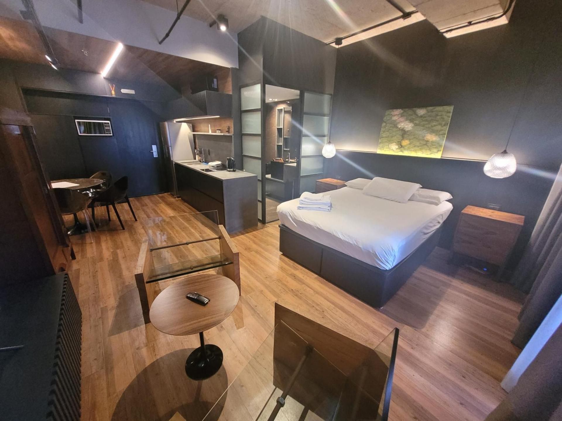 Deluxe Queen Suite