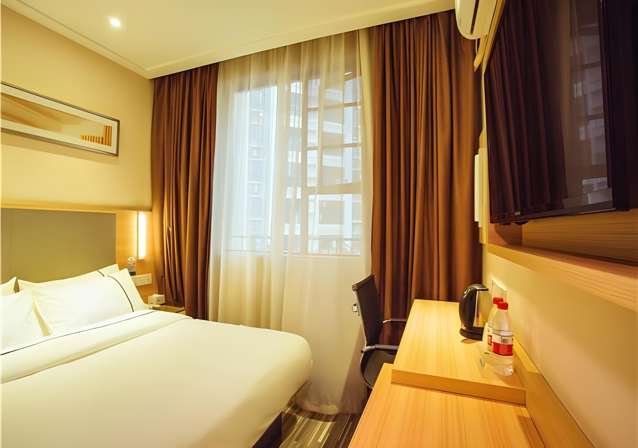 Business Queen Room