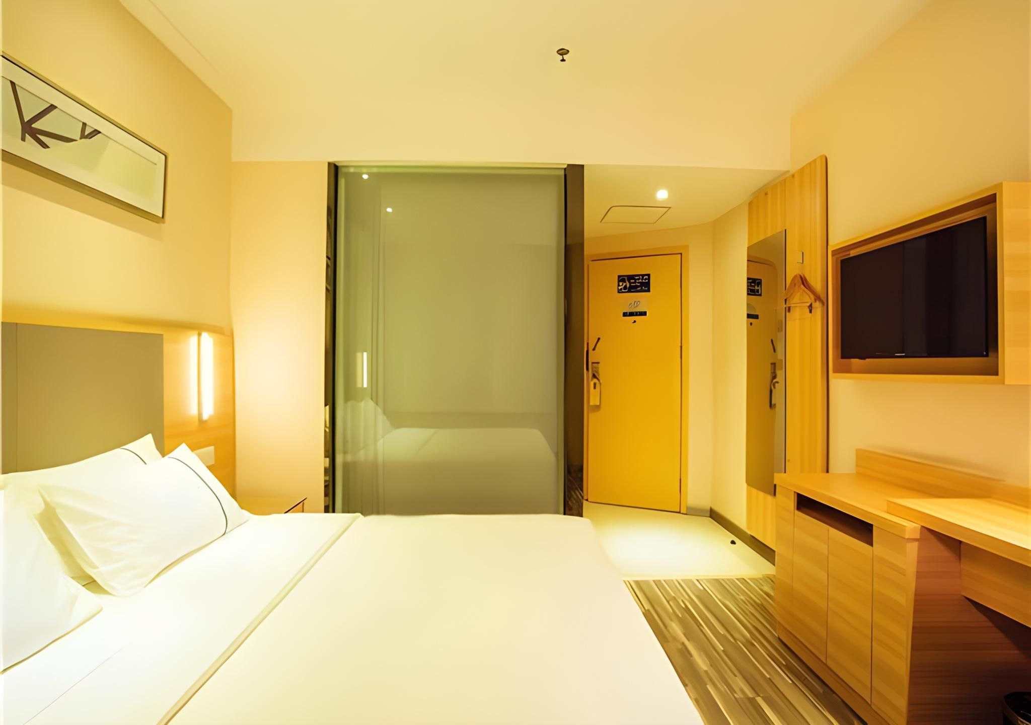 Business Queen Room