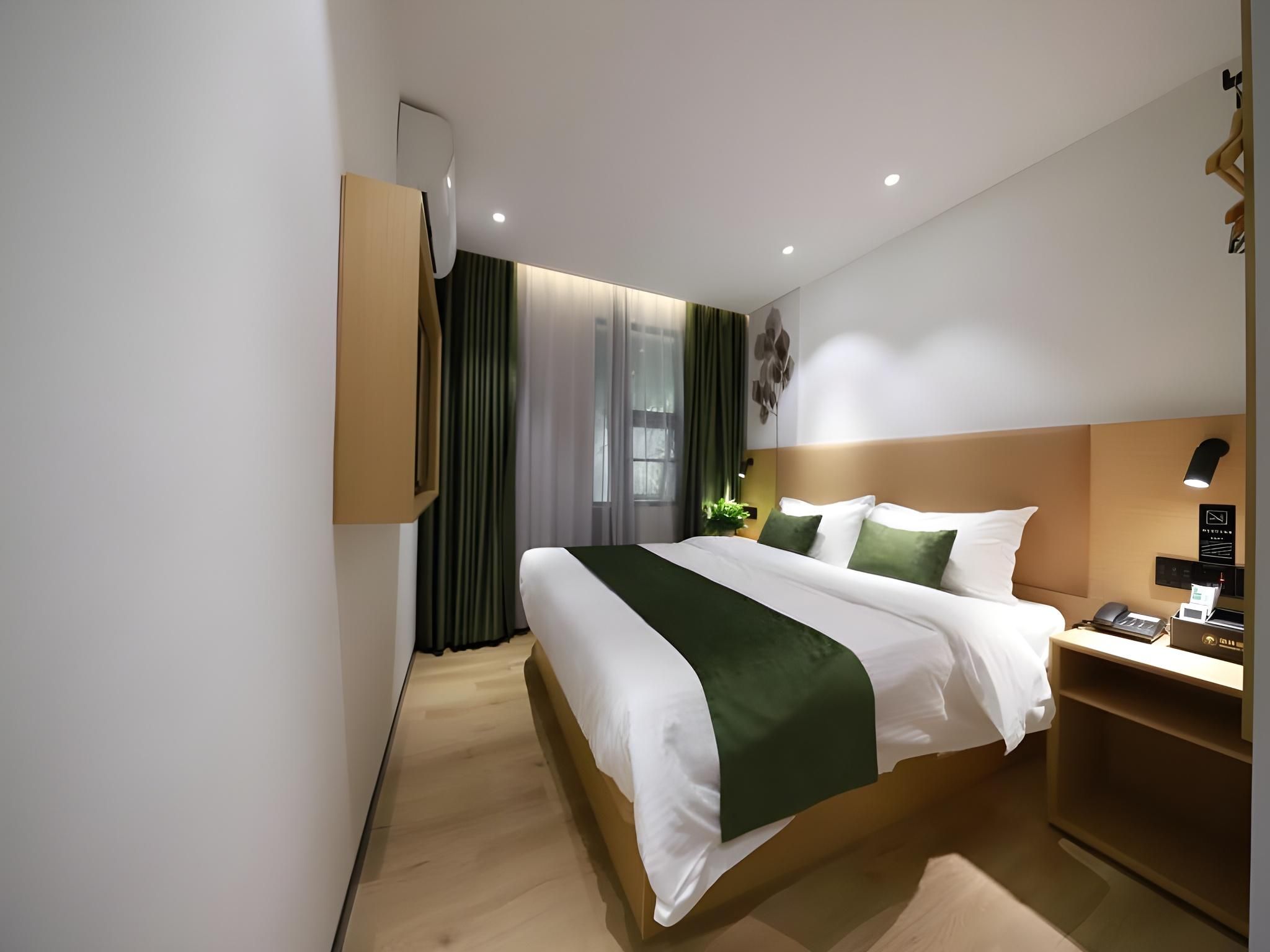 GTI - 1 Bed Guest Room, Inner Window