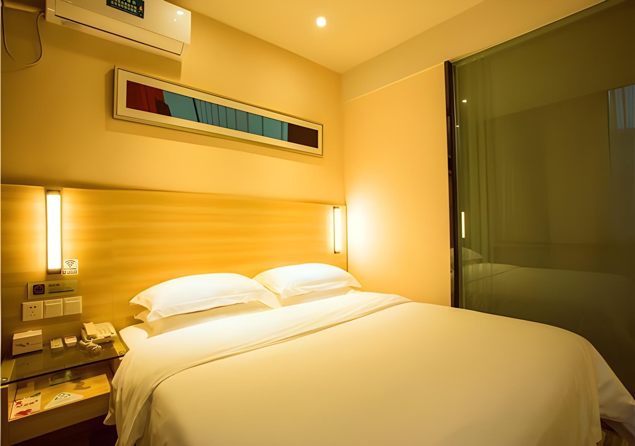 Business Queen Room