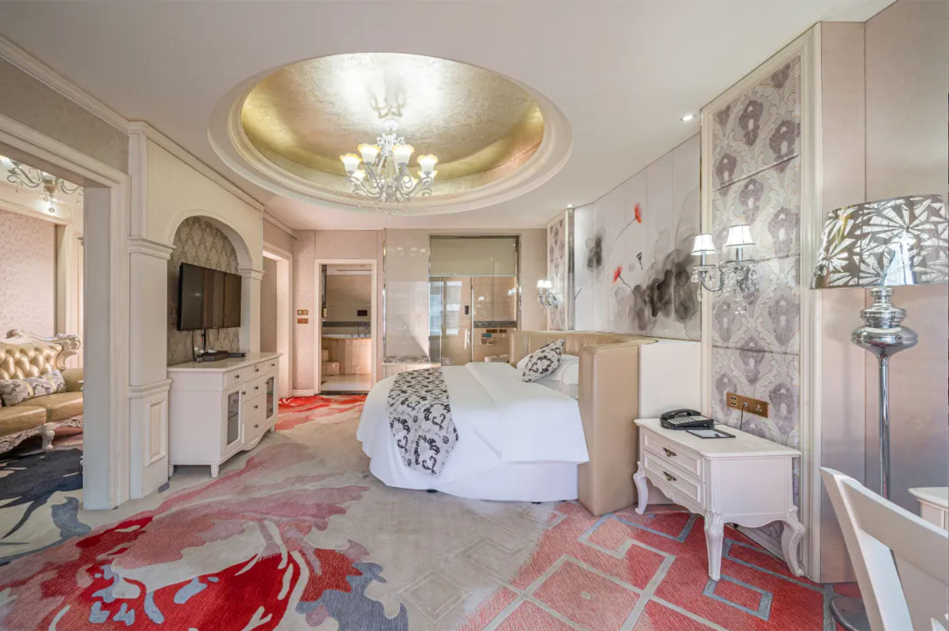 Round Bed Room