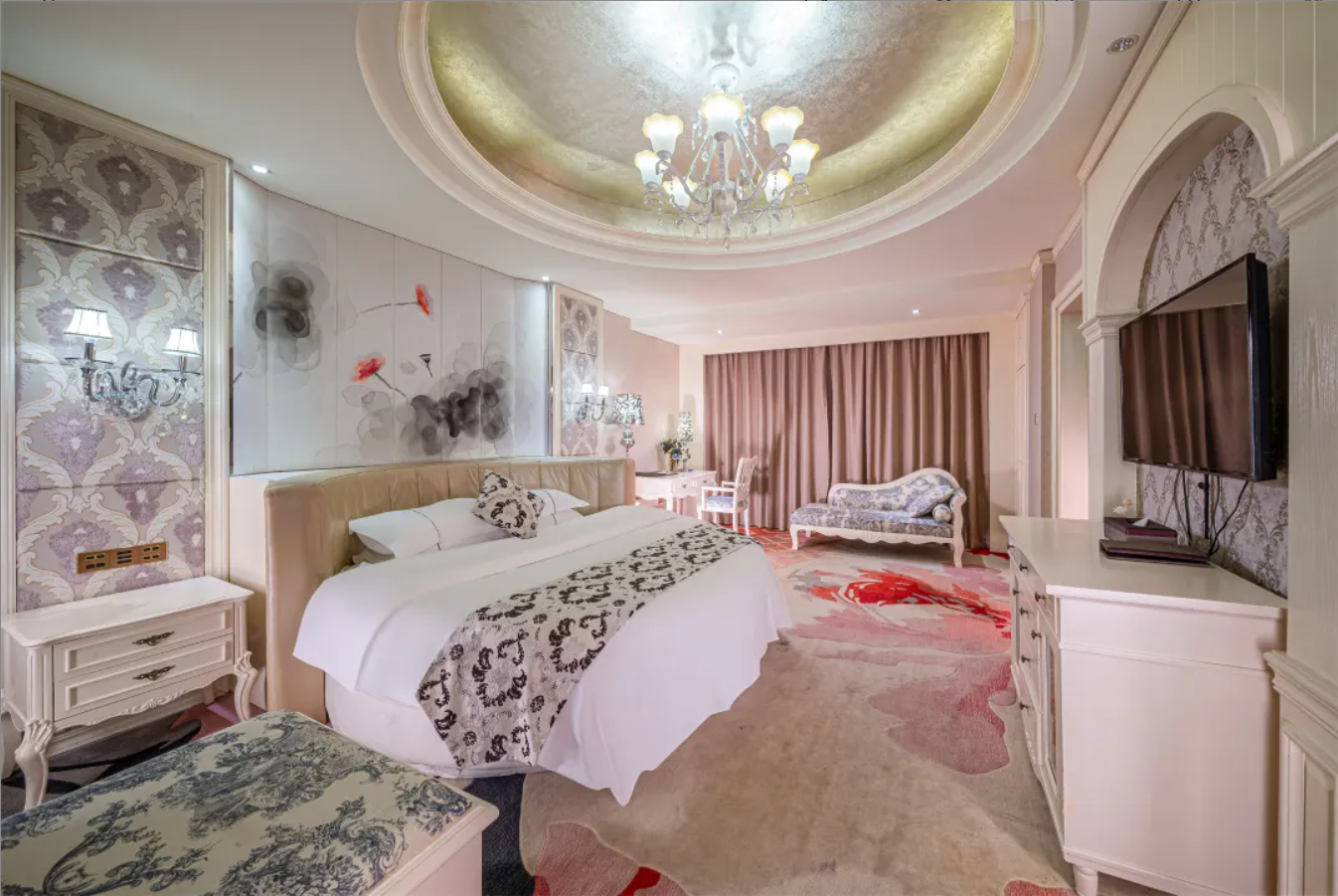 Round Bed Room