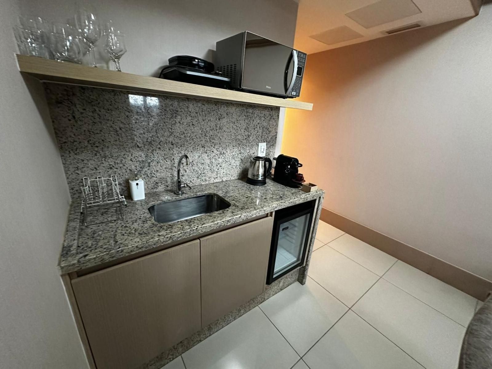 Deluxe One-Bedroom Apartment