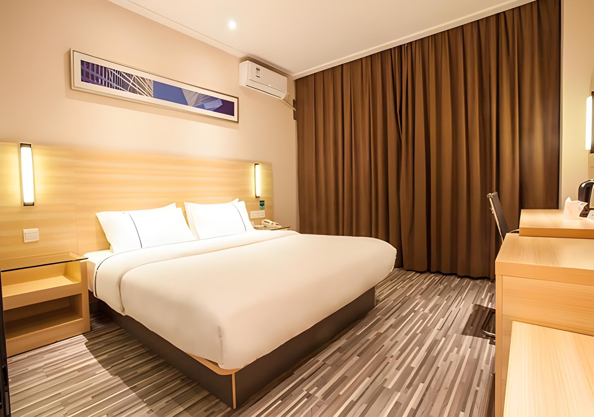 Business Queen Room