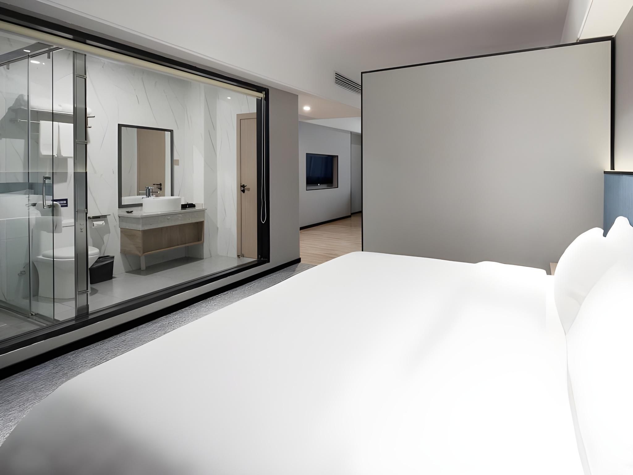 GTI - Deluxe Suite, Entertainment