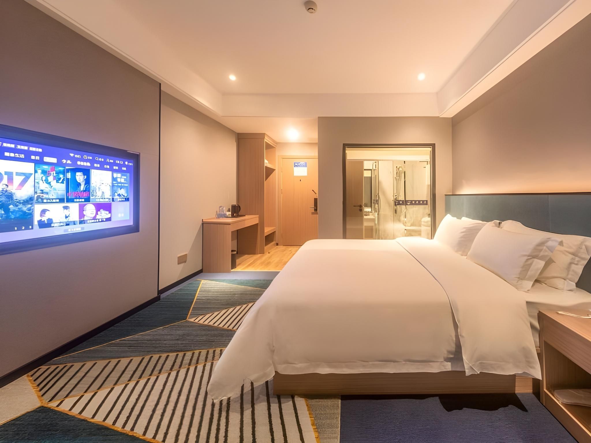 Queen Deluxe Room