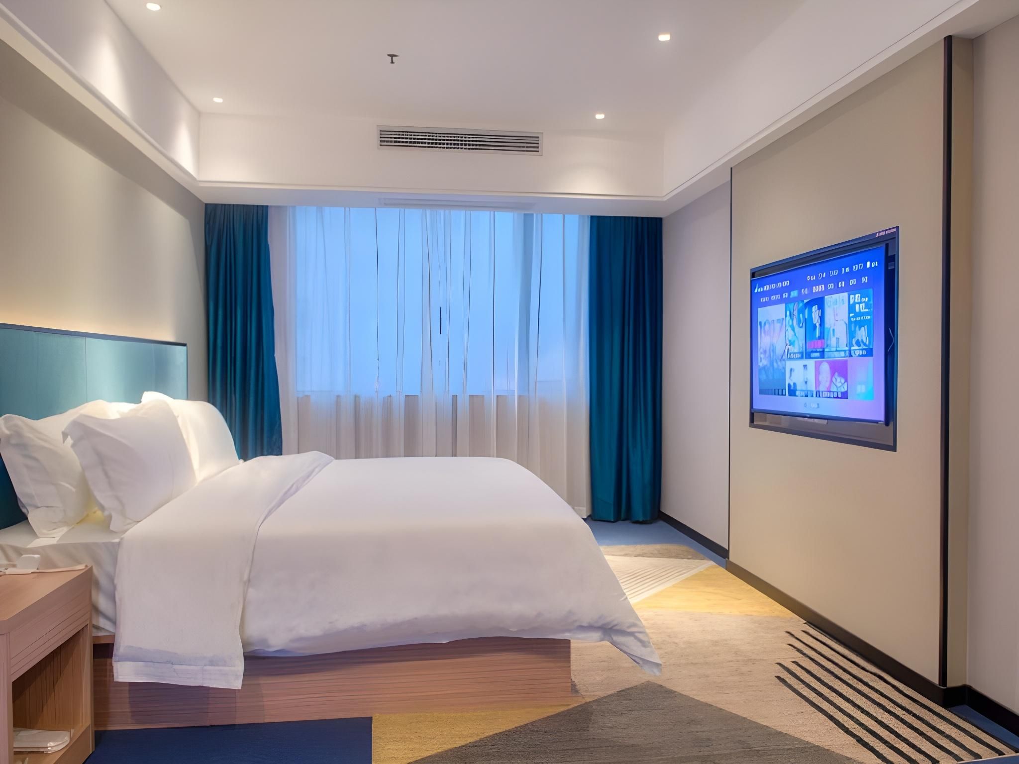 Queen Deluxe Room