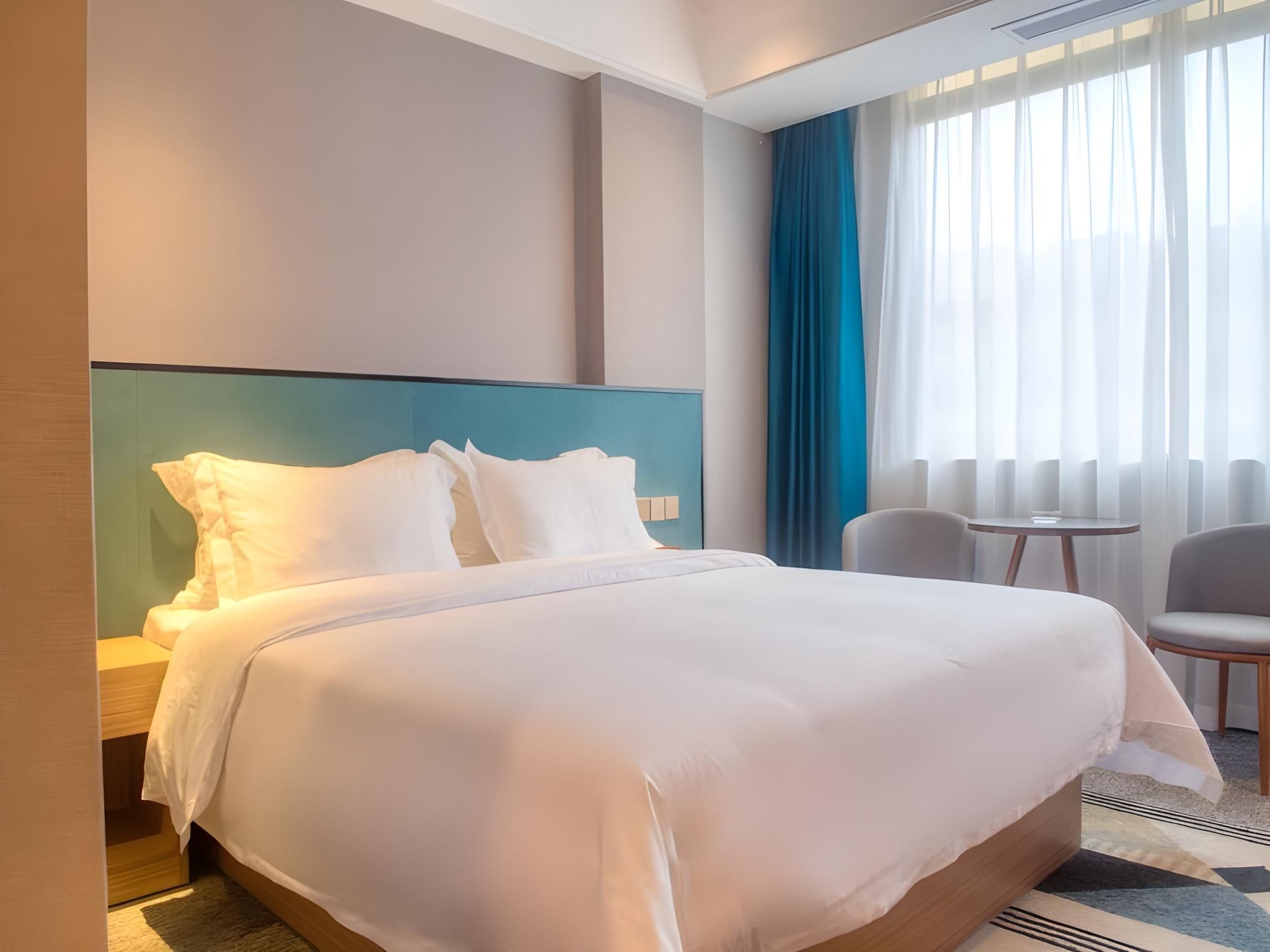 Feature Queen Room