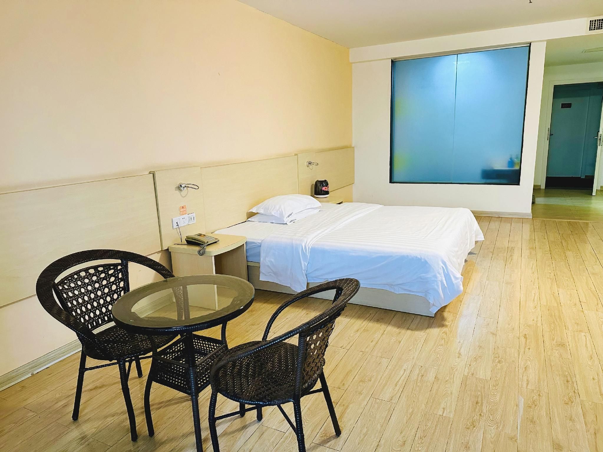 7 Days - Suite Room