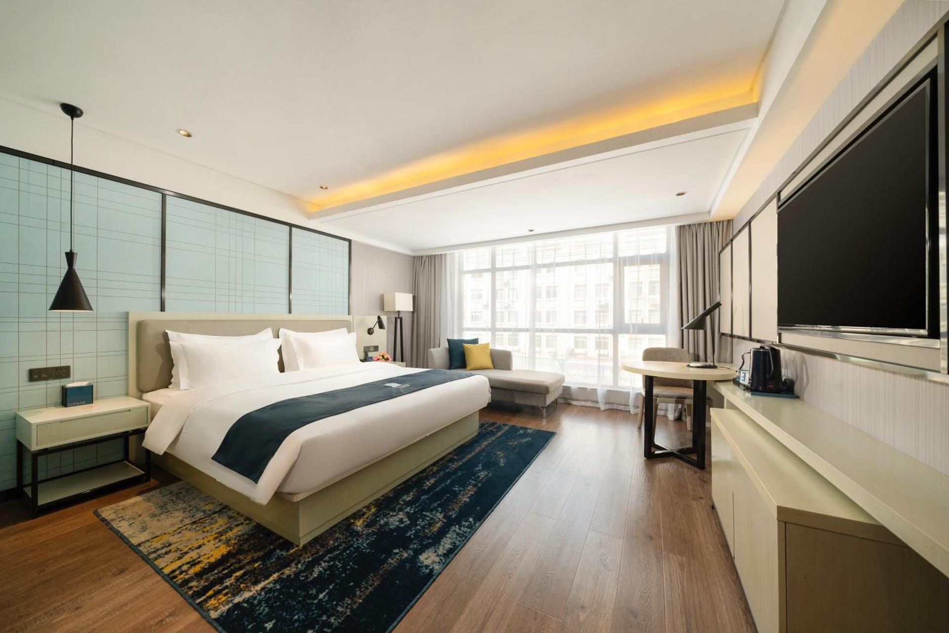 Deluxe Queen Room