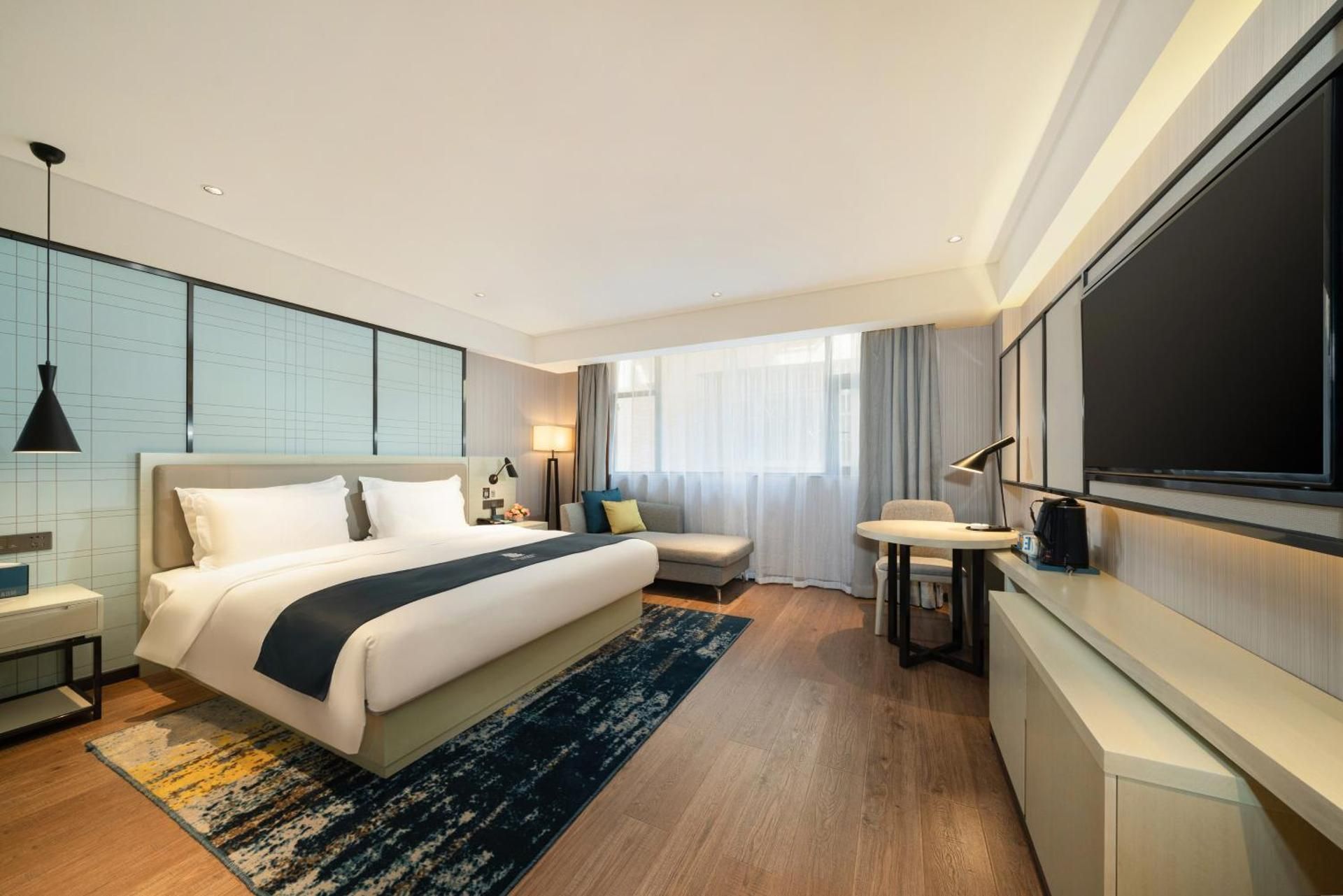 Deluxe Queen Room