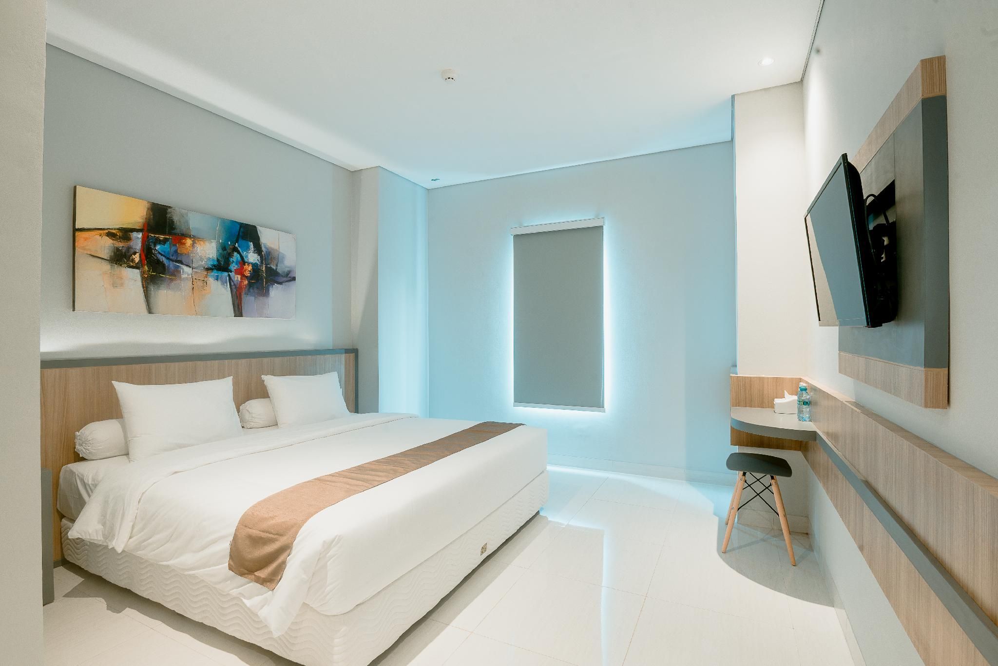 Front One Hotel Gresik Deluxe Queen Room