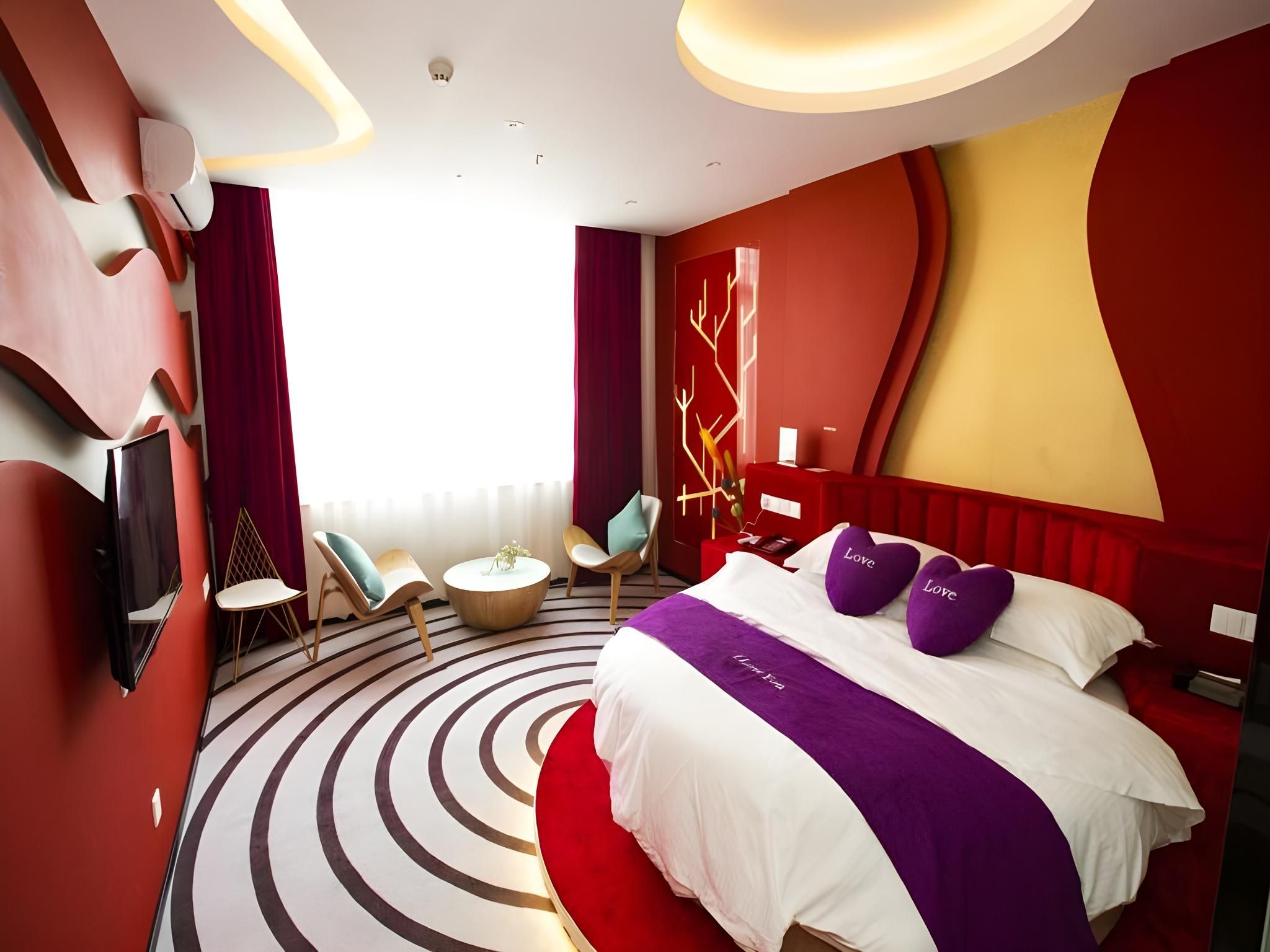 Feature Queen Room