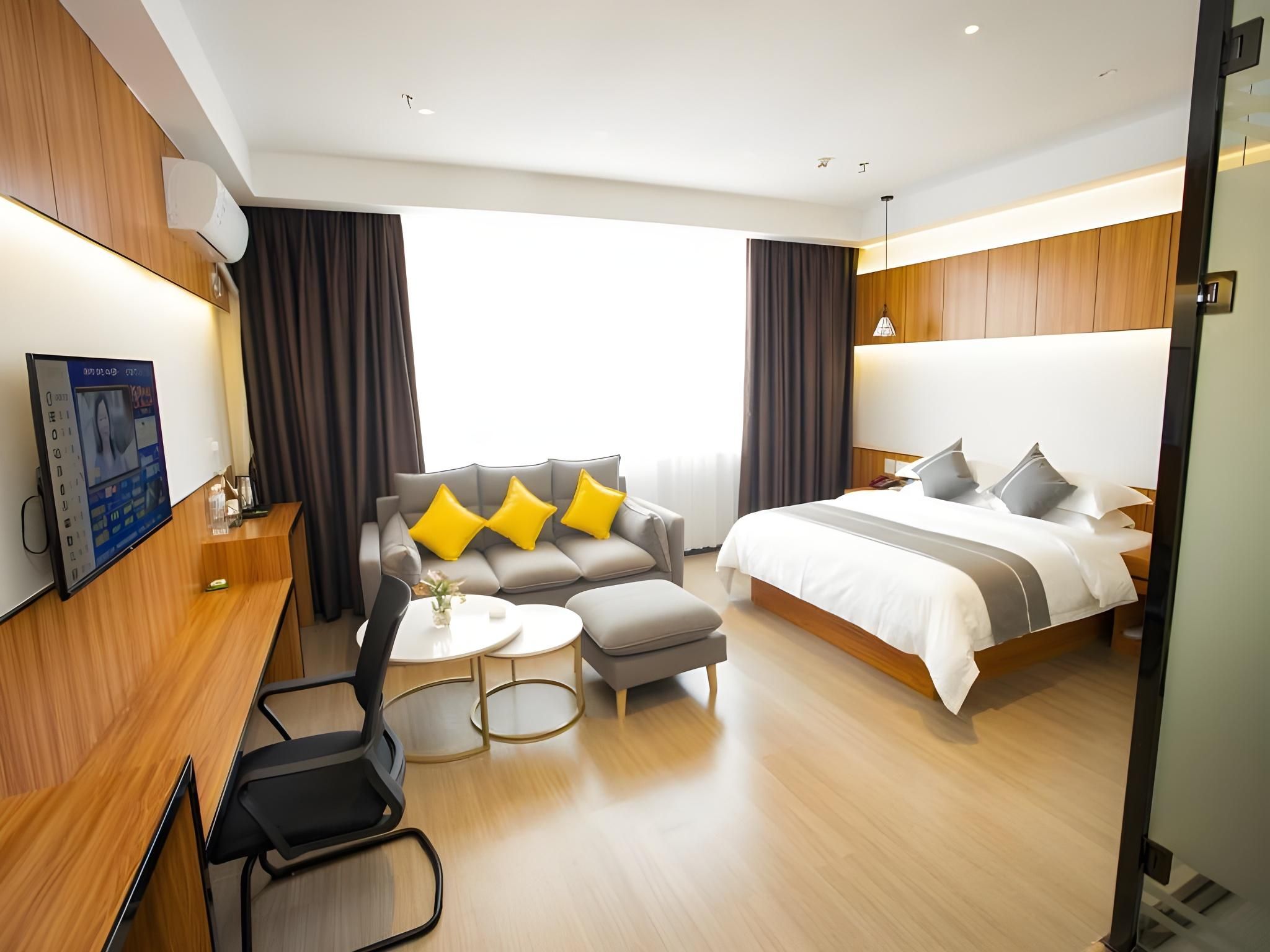 Feature Queen Room