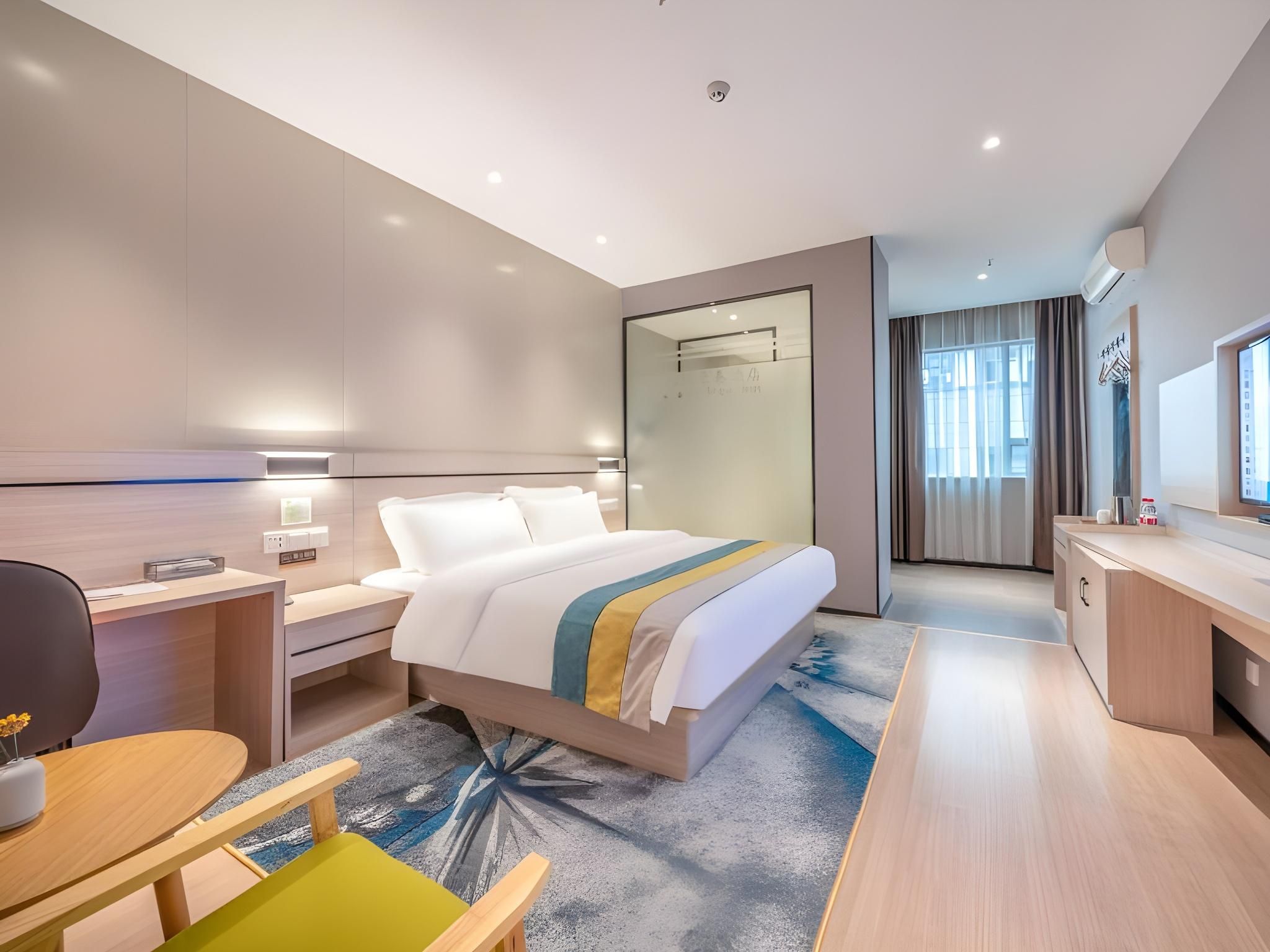 Deluxe Room Queen