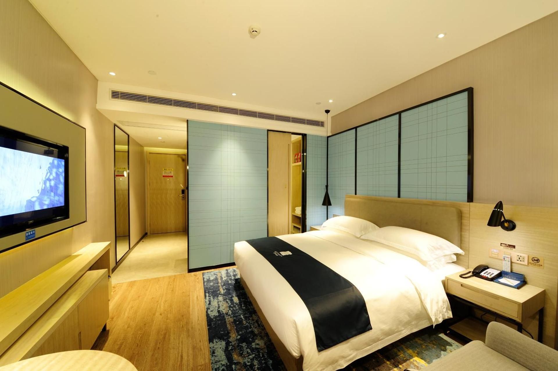 Deluxe Queen Room