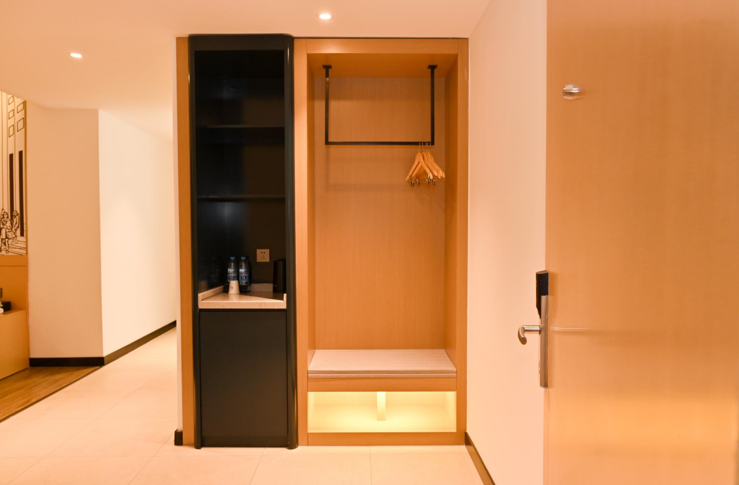 City Comfort Inn Anshun West High Speed ​​Railway Station Huangguoshu Street Dossen - Bed Room With City View 2