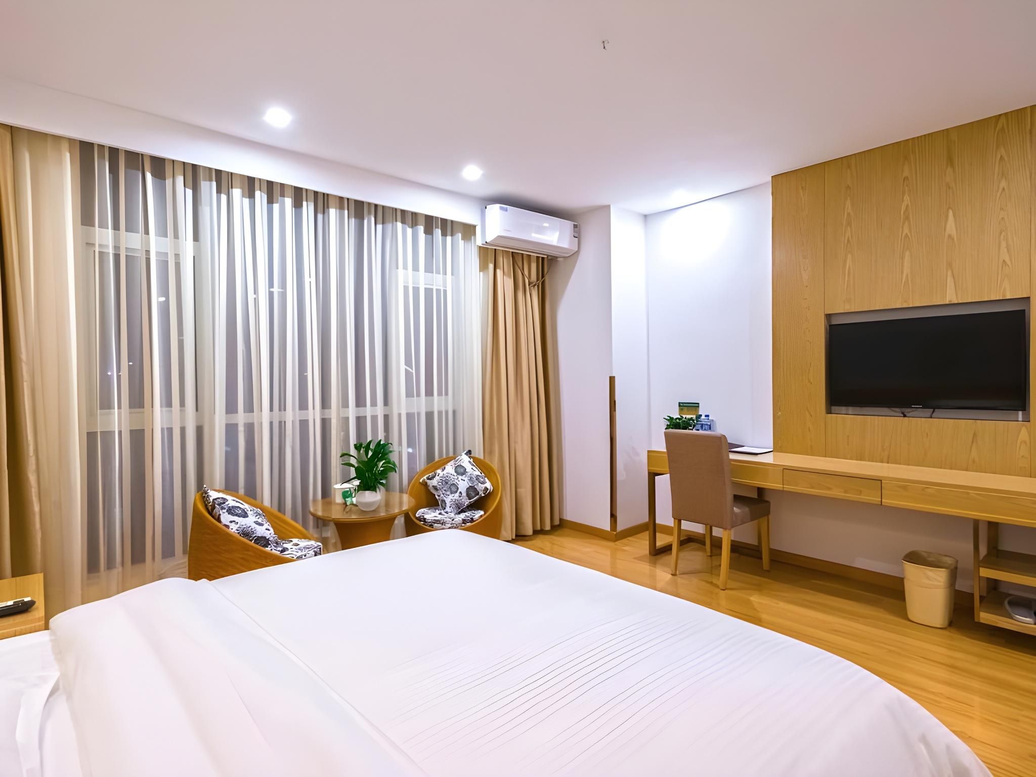 Business Queen Room