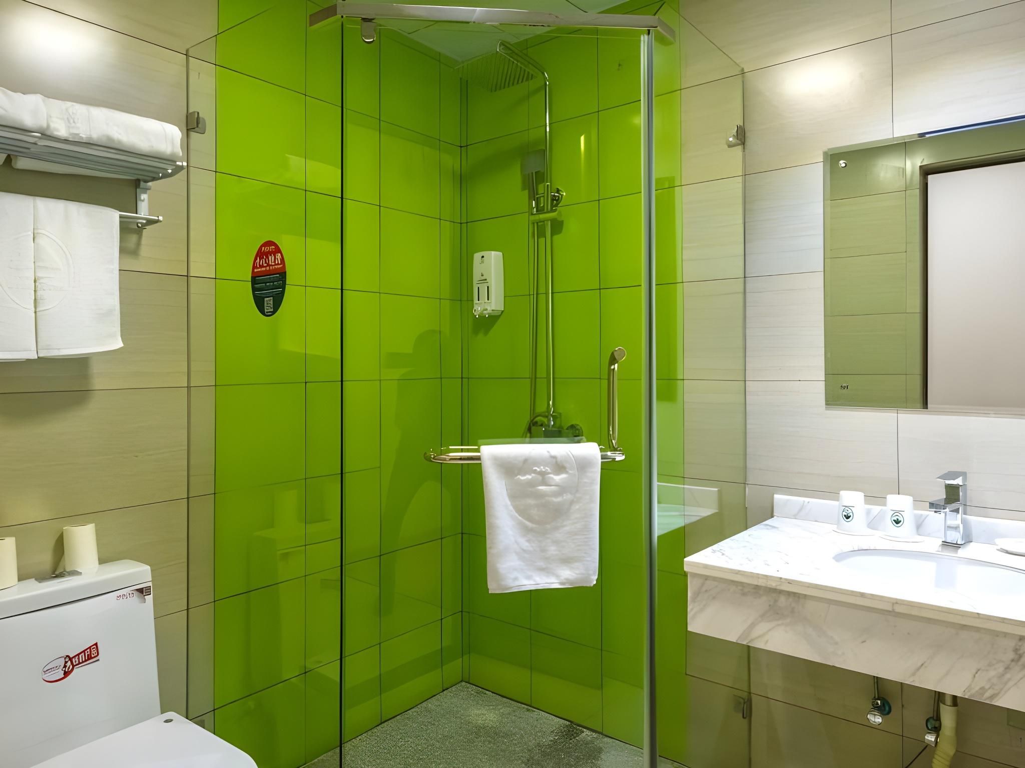 Business Queen Room