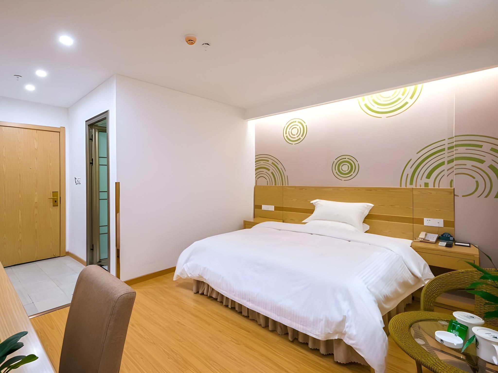 Hotel Queen Room