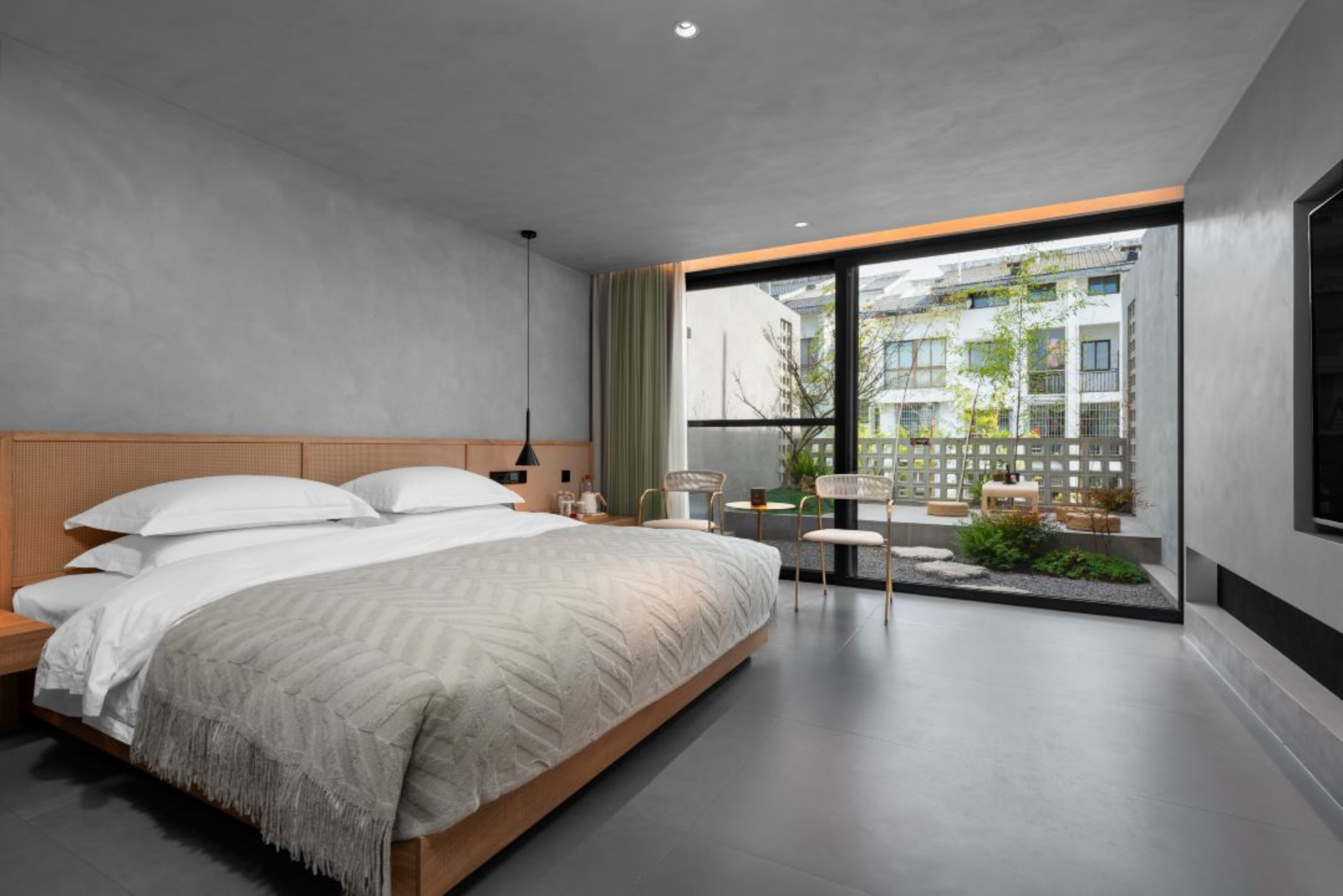 3-Bedroom Residence with Balcony