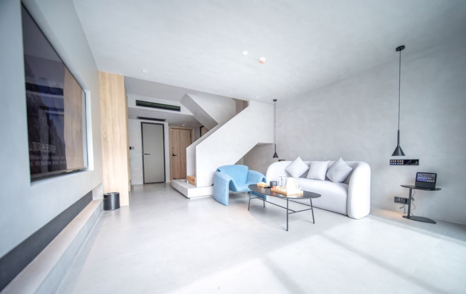 2-Bedroom Loft Apartment with Hot Tub