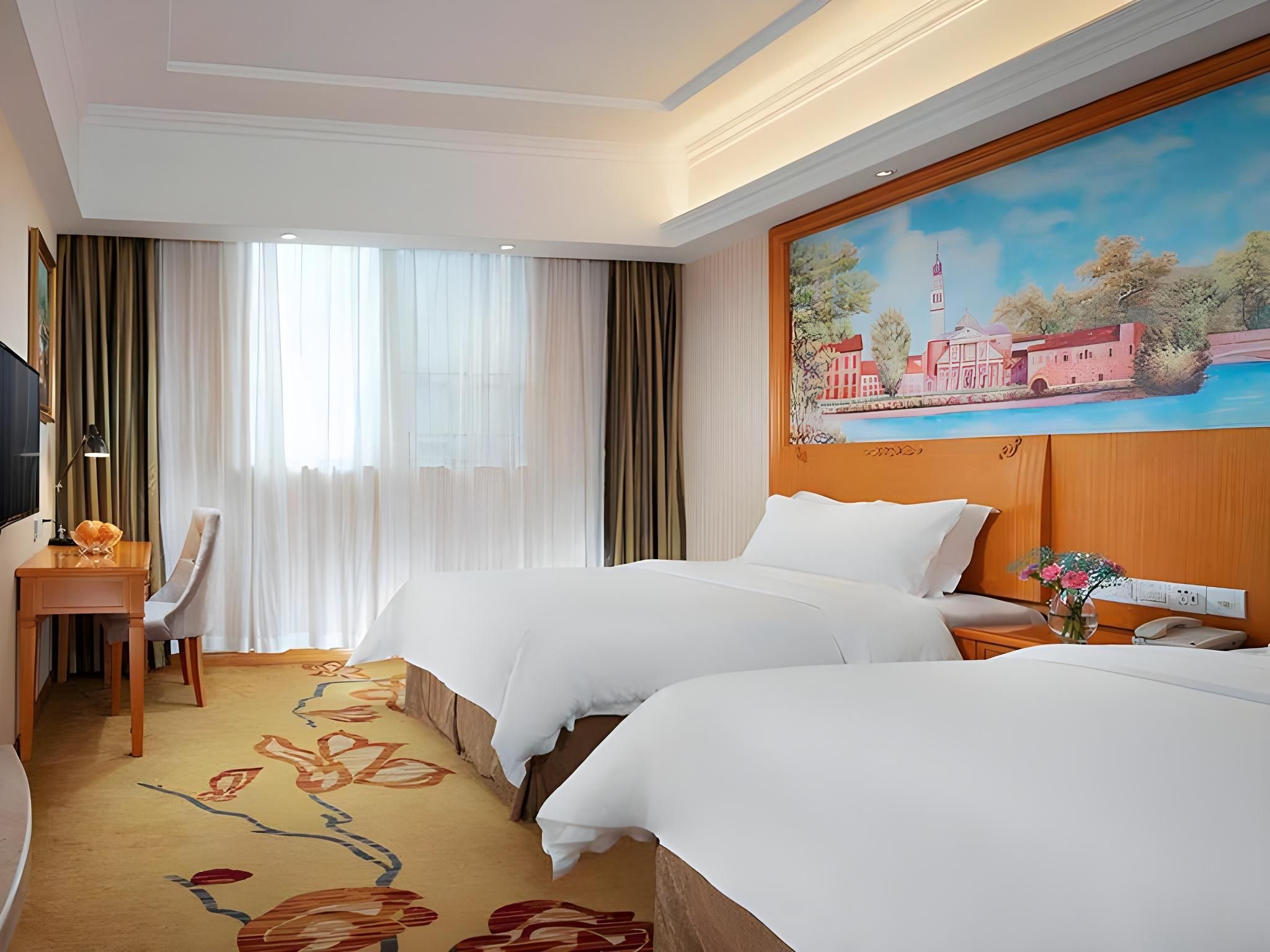 Vienna Hotel Guizhou Anshun Huangguoshu Waterfall Scenic Spot Deluxe Family