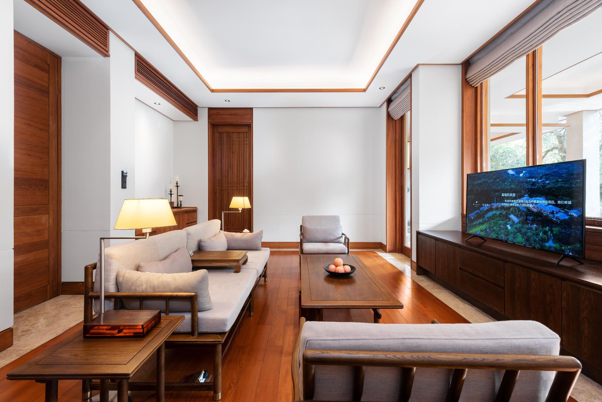 Deluxe Suite Lake View