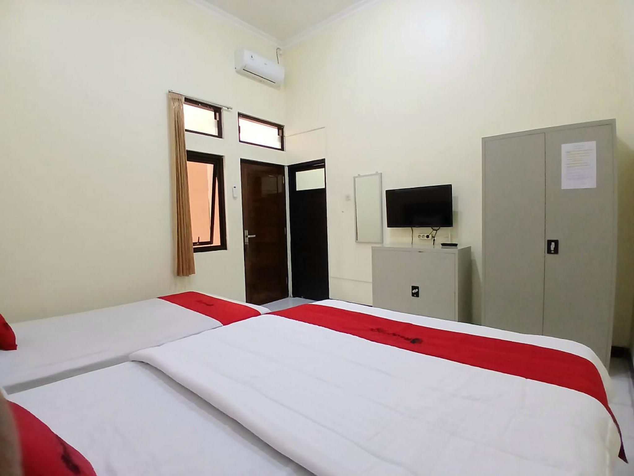 RedDoorz Syariah near Masjid Al-Aqsha Klaten Family Room 3