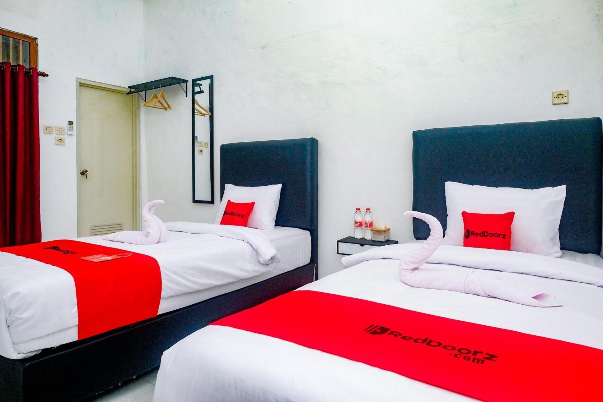 RedDoorz near Alun Alun Klaten Twin Room 2