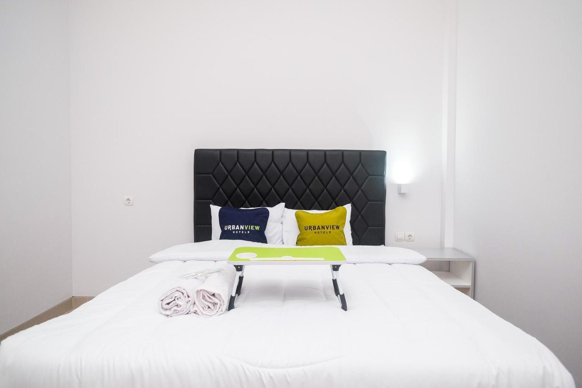 Urbanview Syariah Loji Arum Stasiun Klaten by RedDoorz Deluxe Room 3