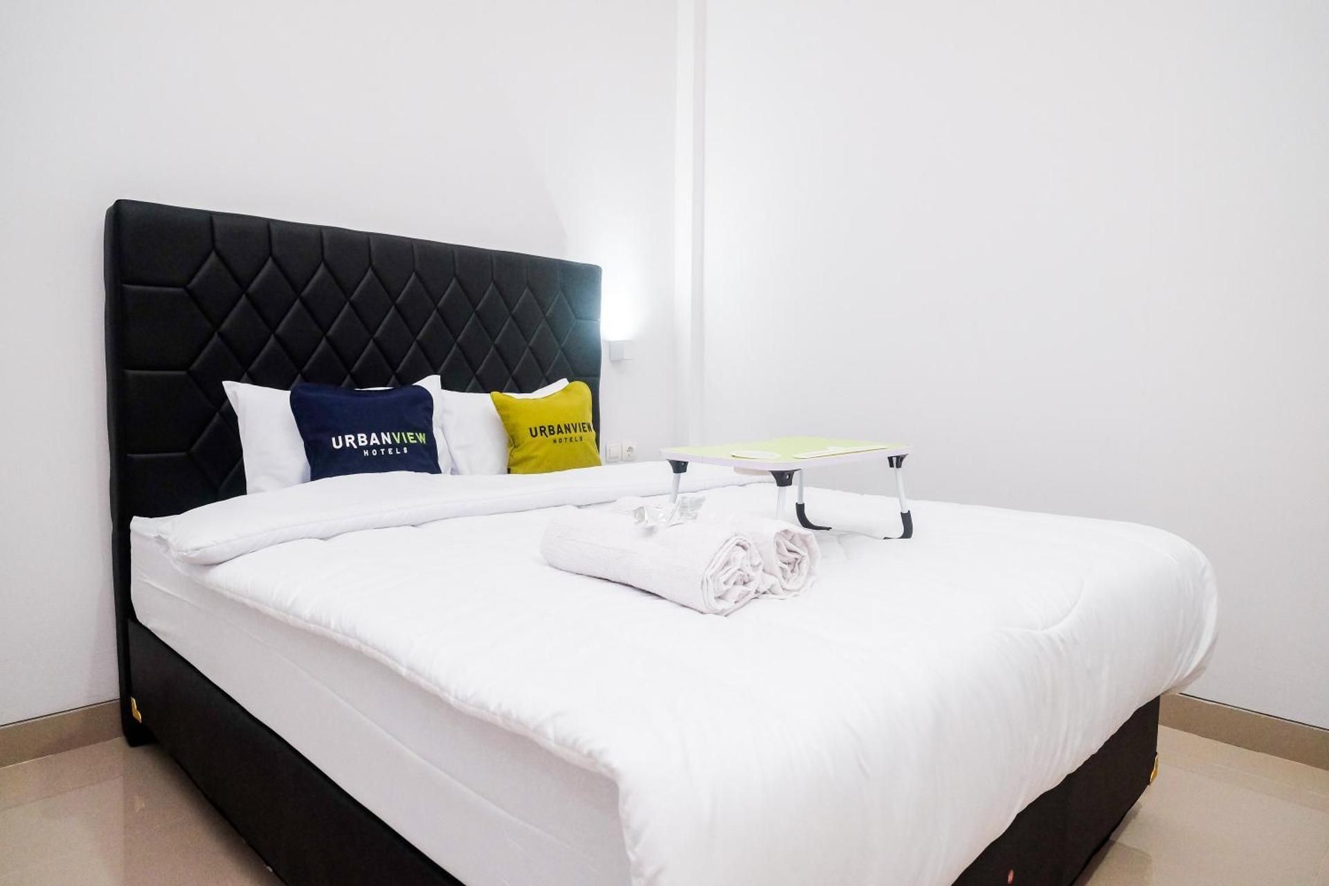 Urbanview Syariah Loji Arum Stasiun Klaten by RedDoorz Deluxe Room