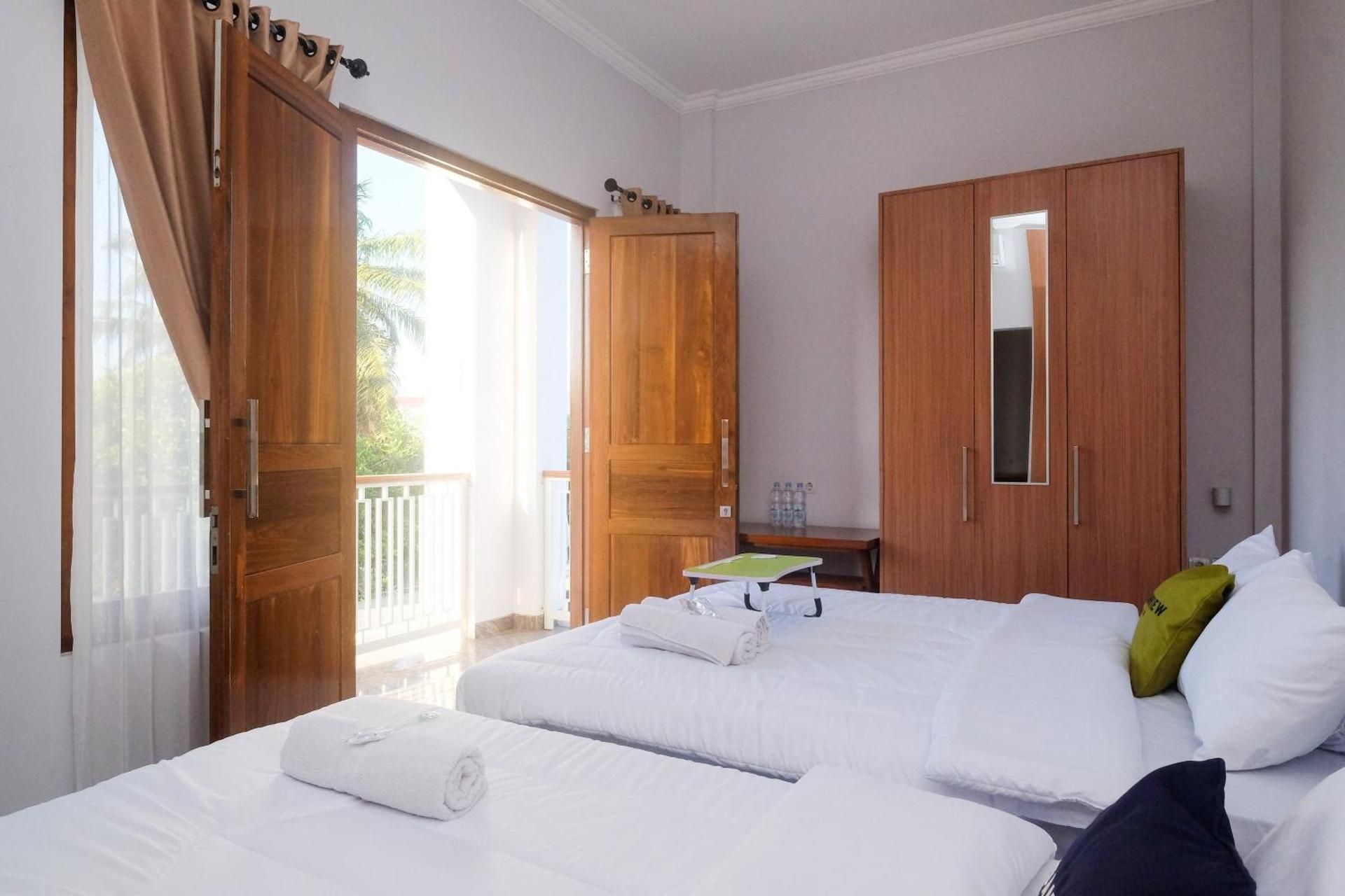 Urbanview Syariah Loji Arum Stasiun Klaten by RedDoorz Family Room 2