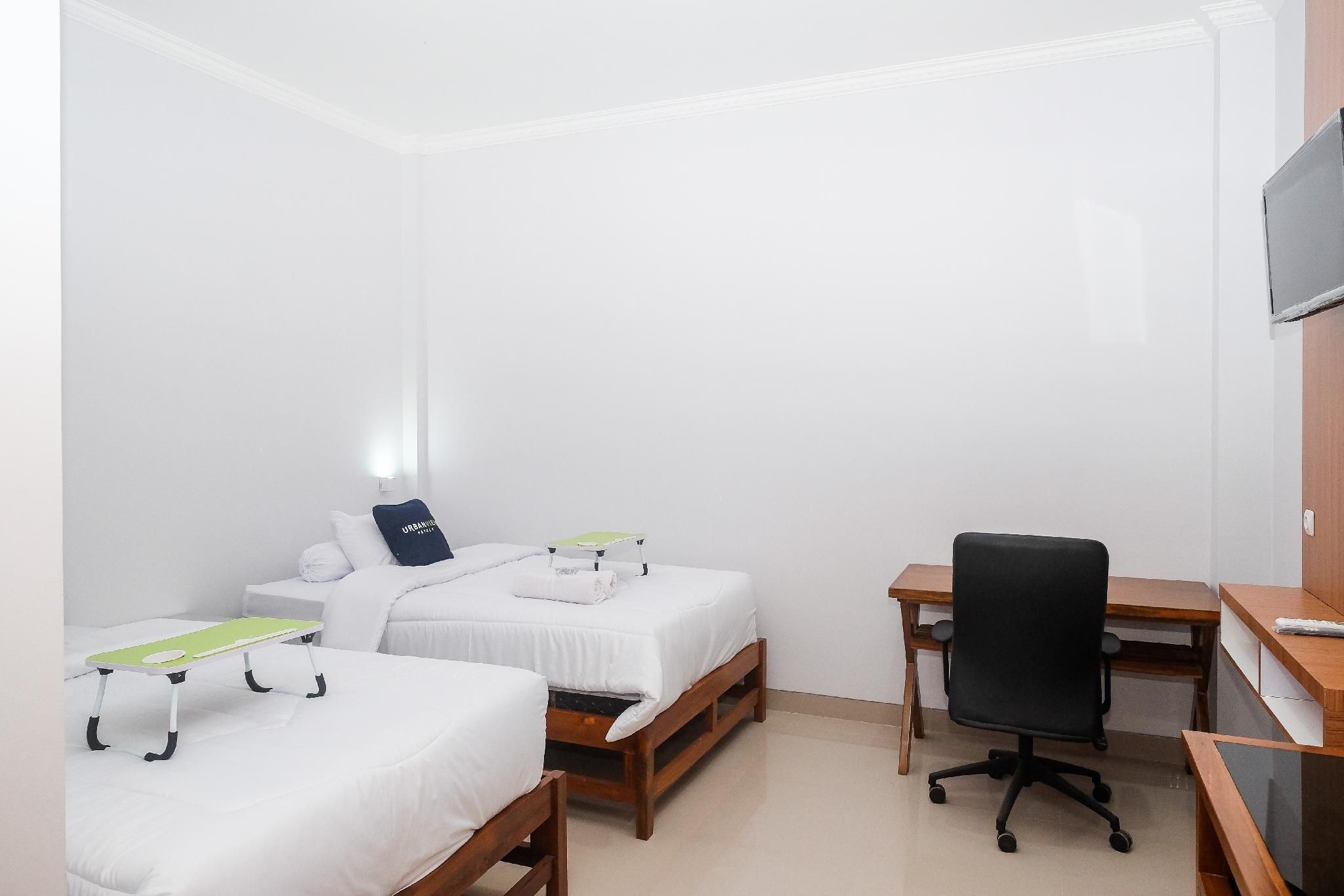 Urbanview Syariah Loji Arum Stasiun Klaten by RedDoorz Deluxe Twin Room