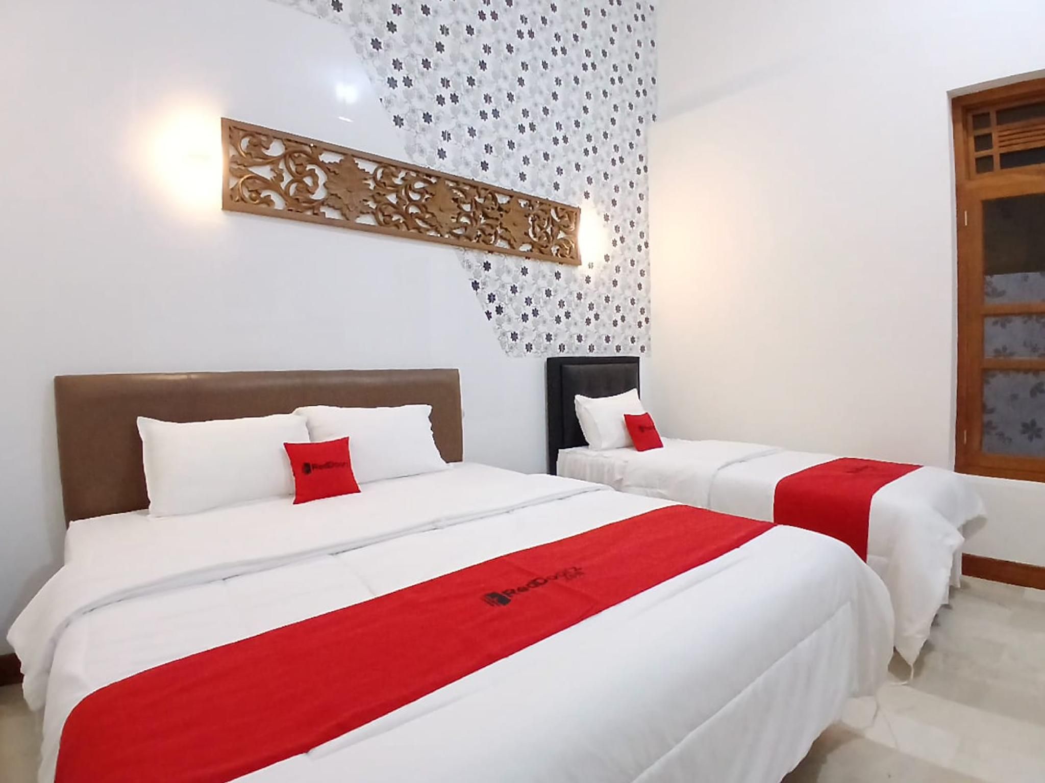 RedDoorz @ Ndalem Eyyang Syariah Stasiun Klaten Family Room 2