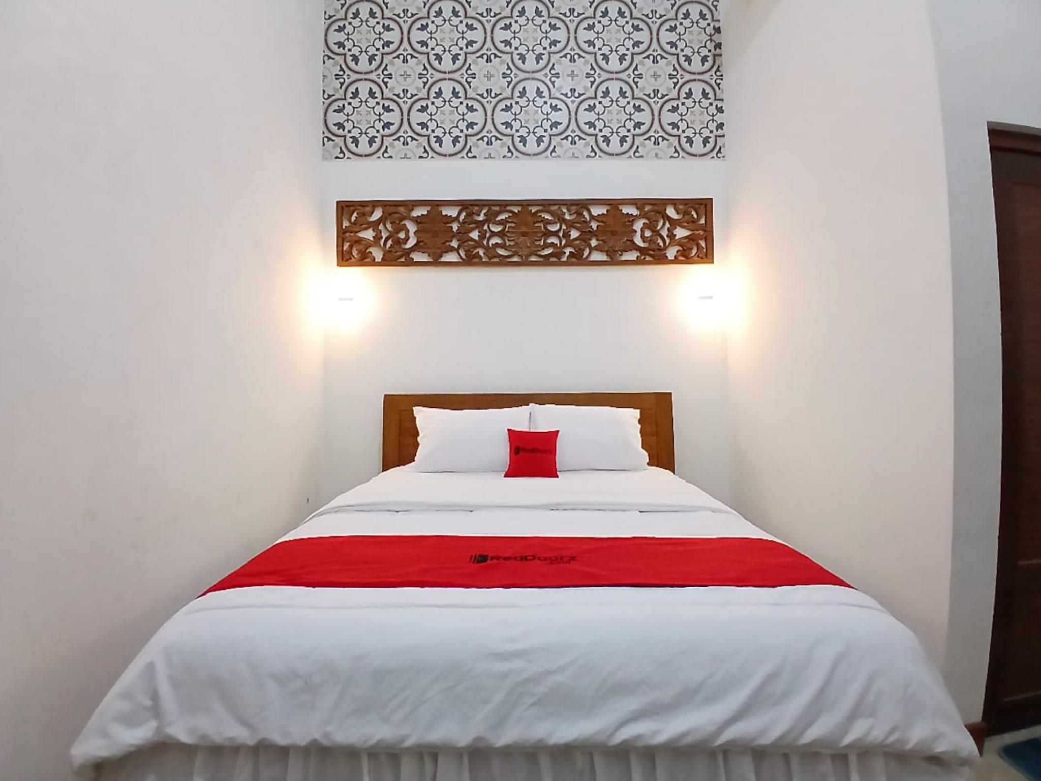 RedDoorz @ Ndalem Eyyang Syariah Stasiun Klaten Standard Room 2