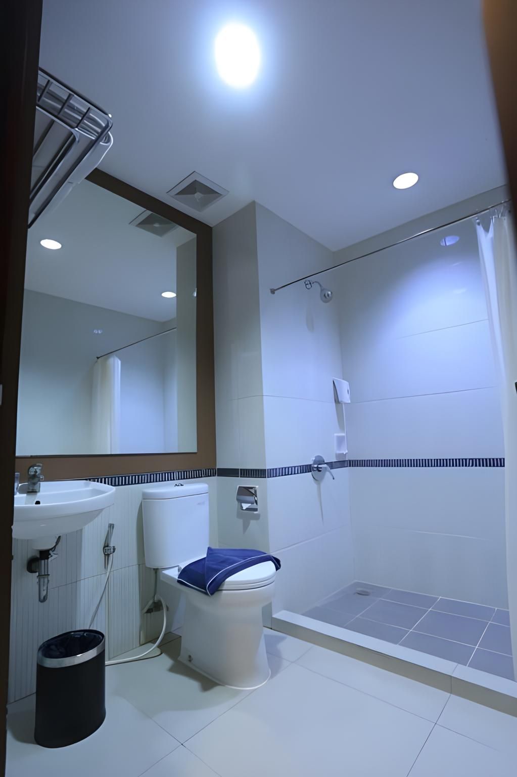 Tjokro Hotel Klaten Deluxe King Room 2