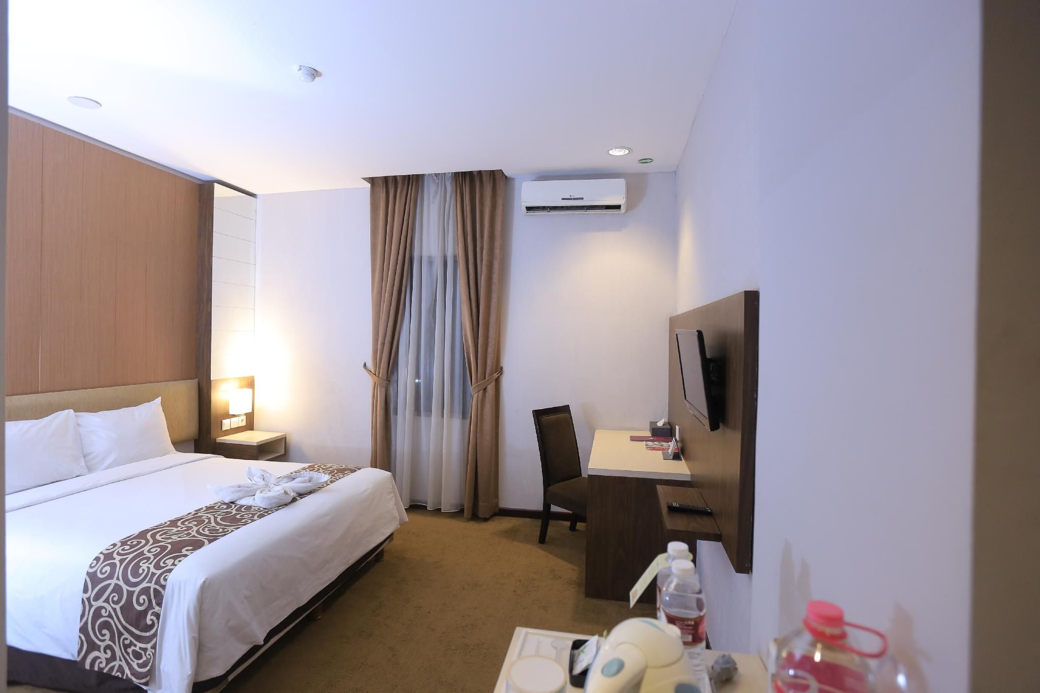 Tjokro Hotel Klaten Deluxe King Room