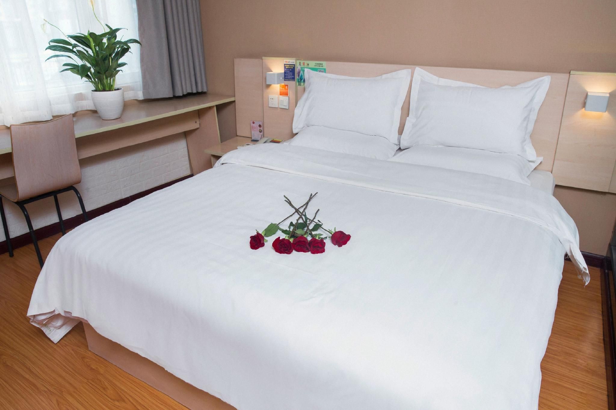 Business Queen Room