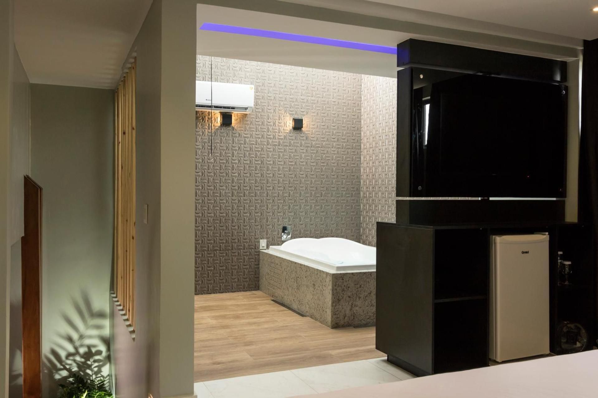Deluxe Suite with Spa Bath