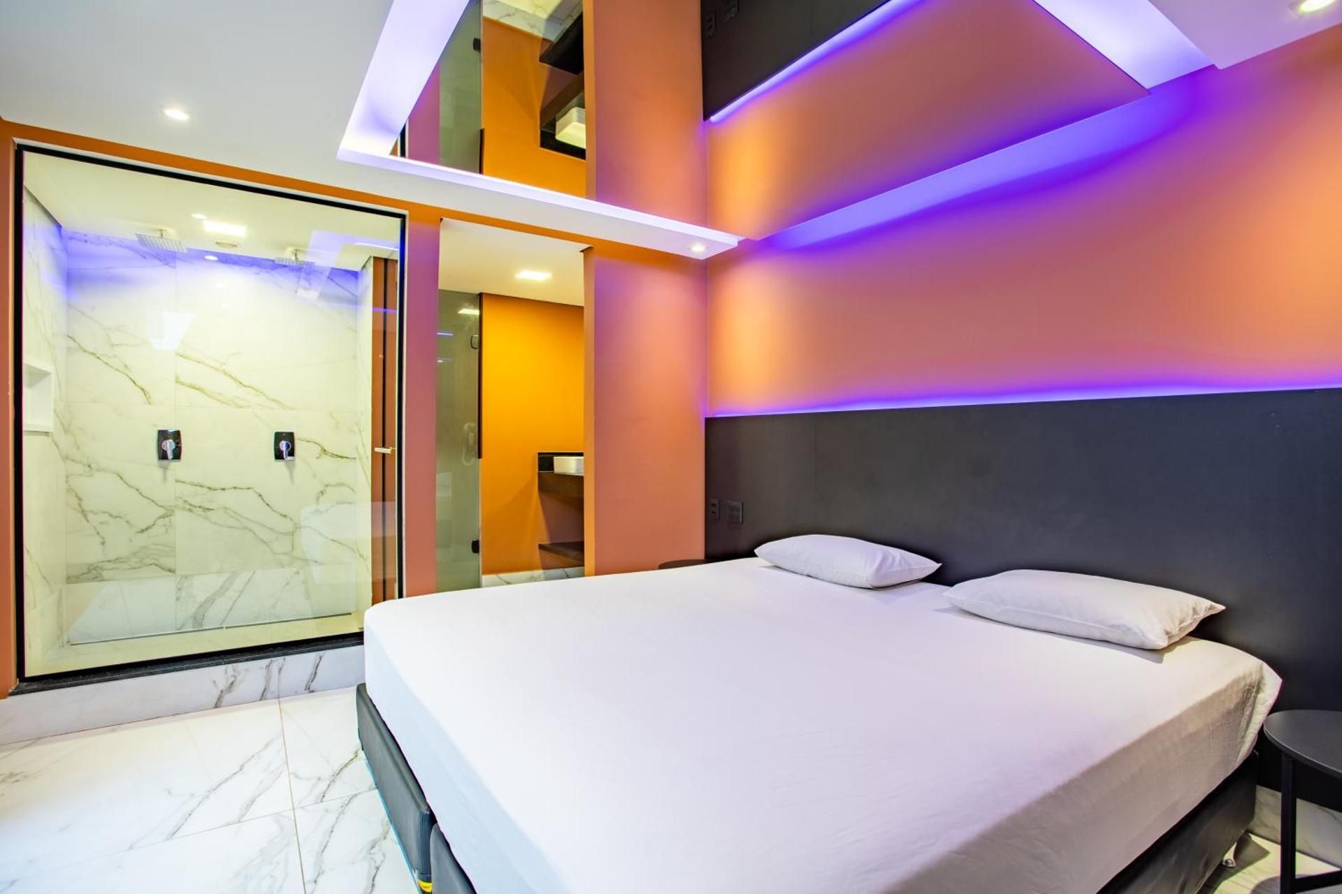 Deluxe Suite with Spa Bath