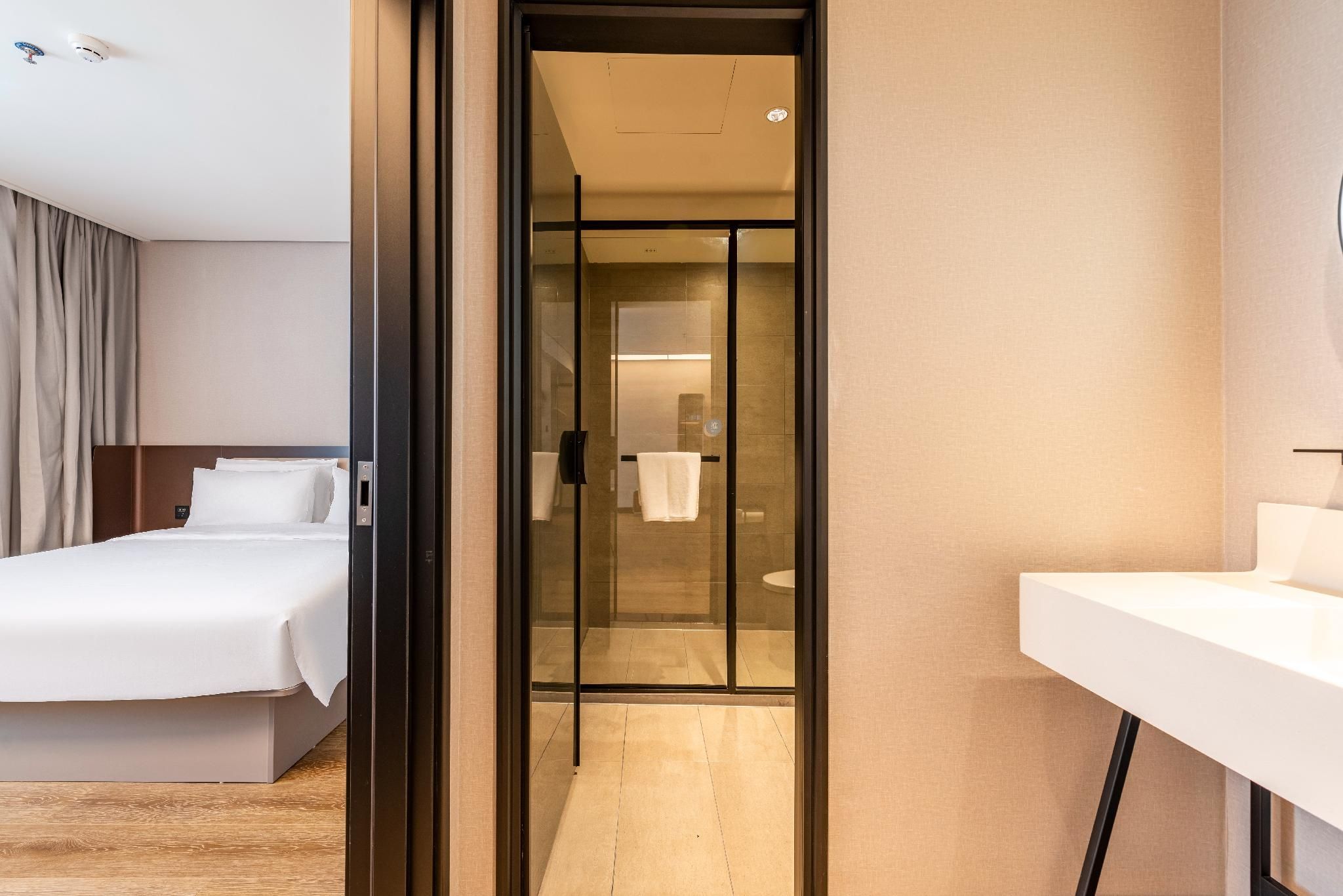Two-bedroom Twin Business Room
