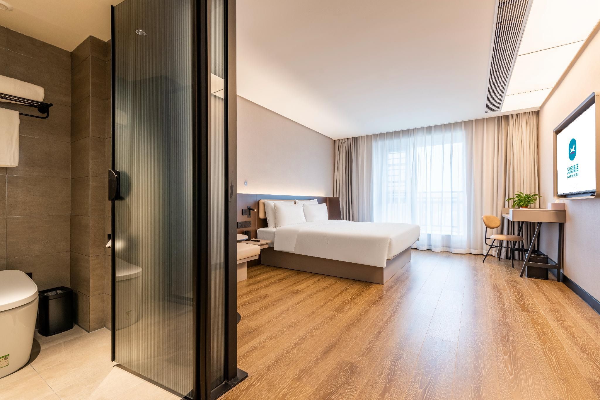 Business Queen Bed Room