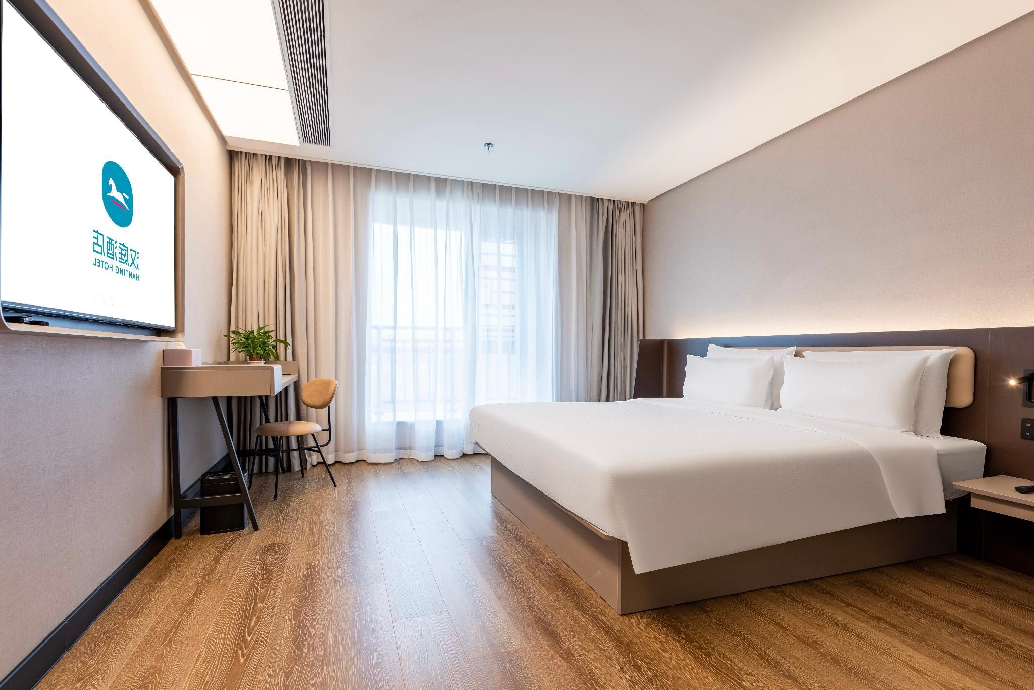 Business Queen Bed Room