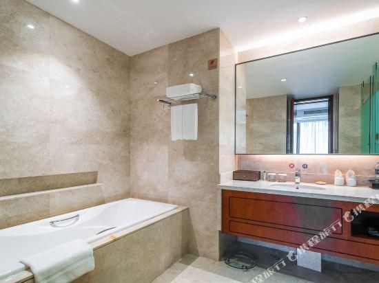 Deluxe Two-Bedroom Suite