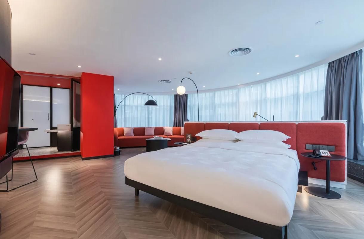 Moulin Rouge Suite