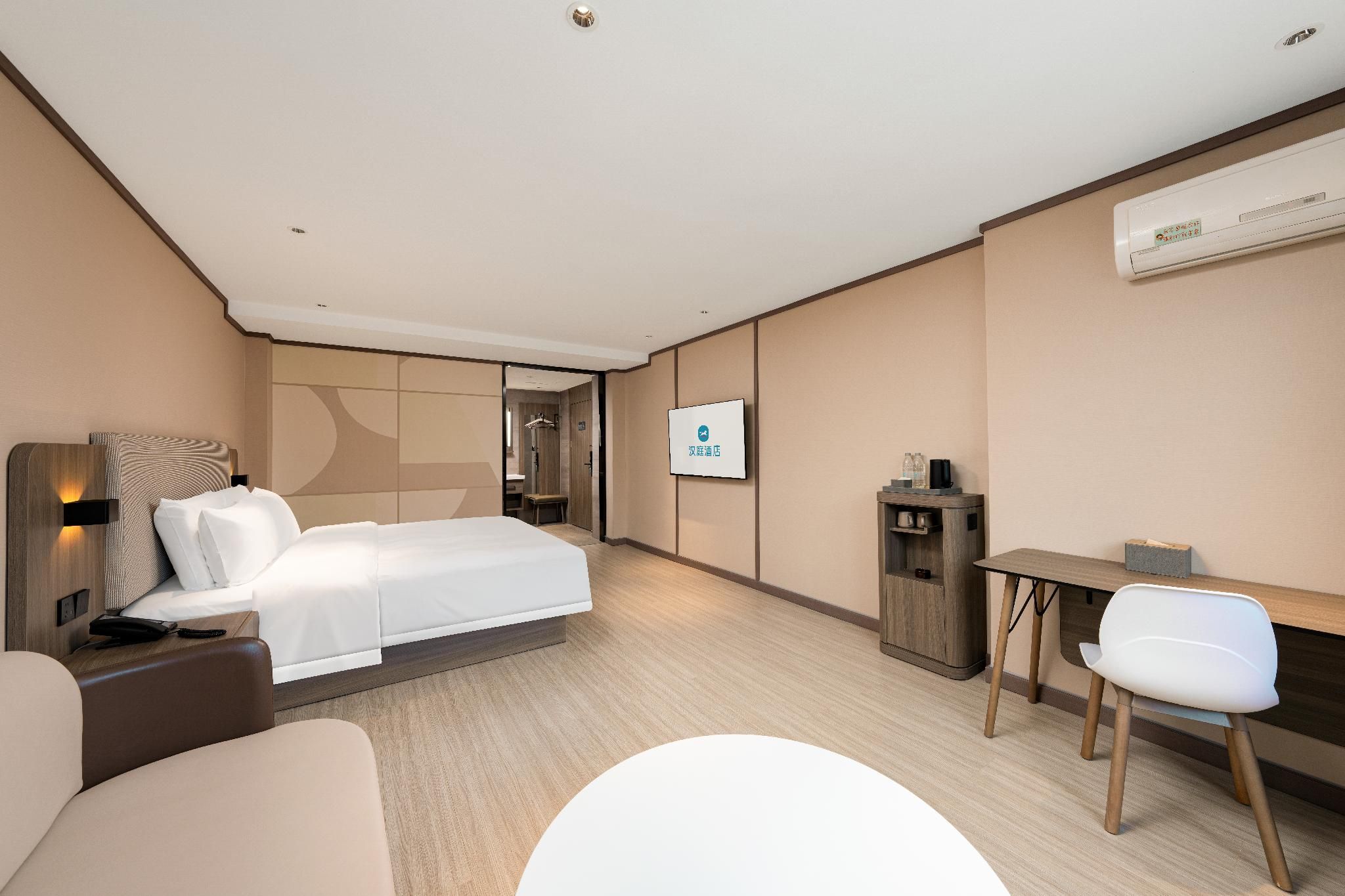 Business Queen Bed Room