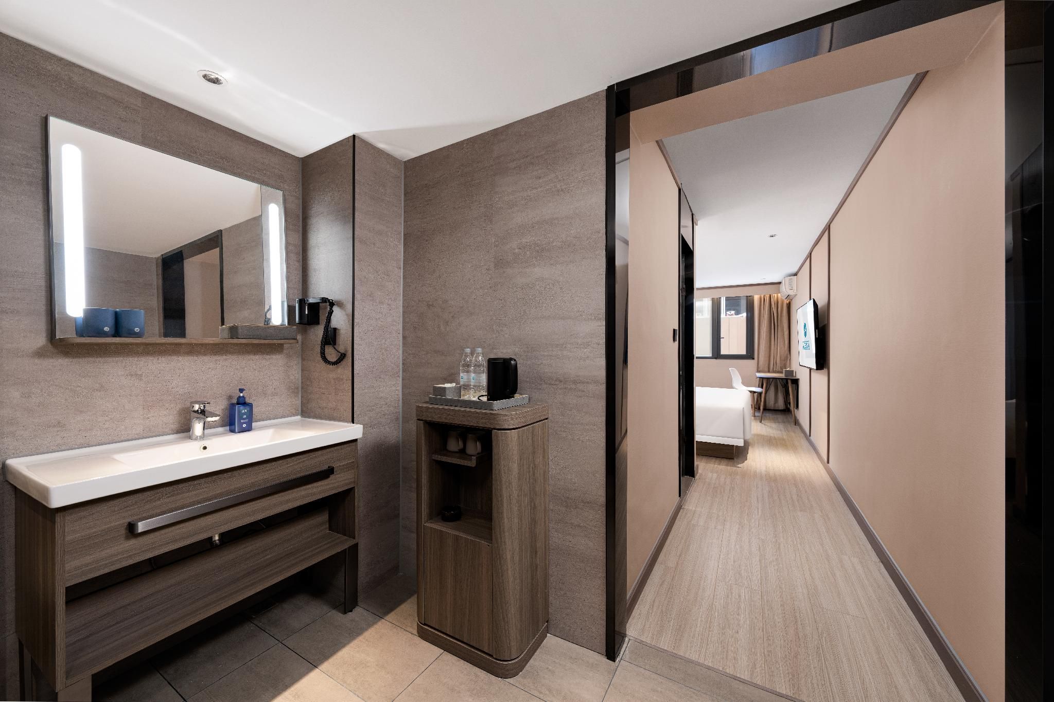 Queen Room A